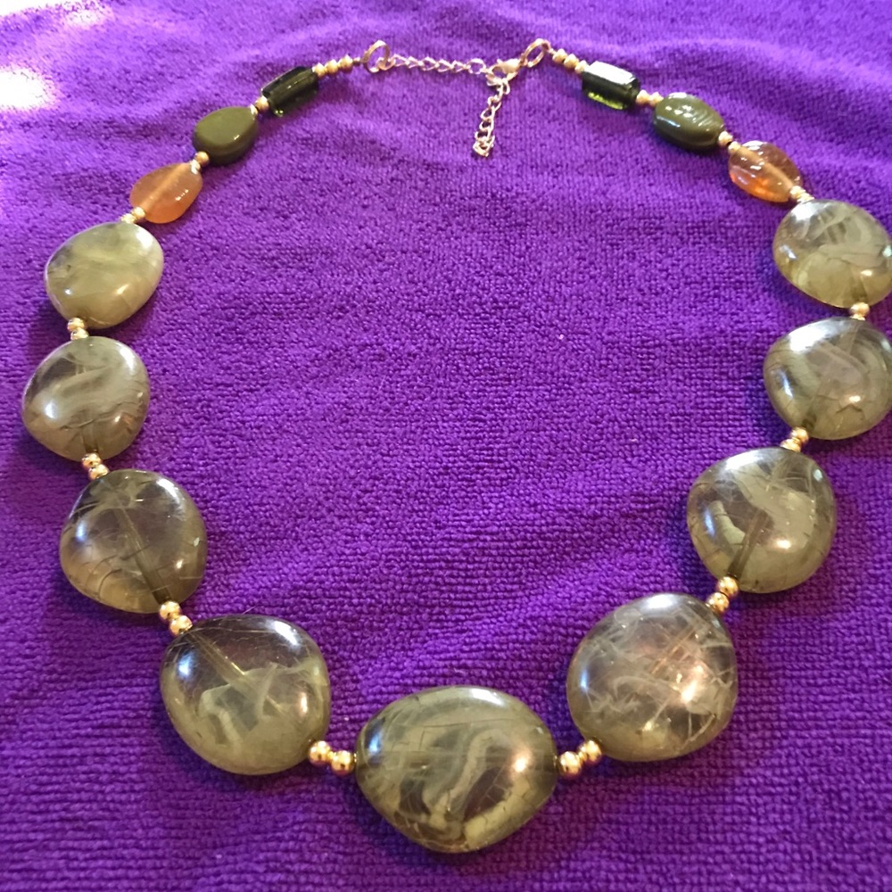 Green statement necklace. NWOT